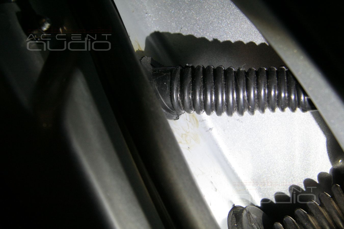 Установка акустики в SsangYong Rexton