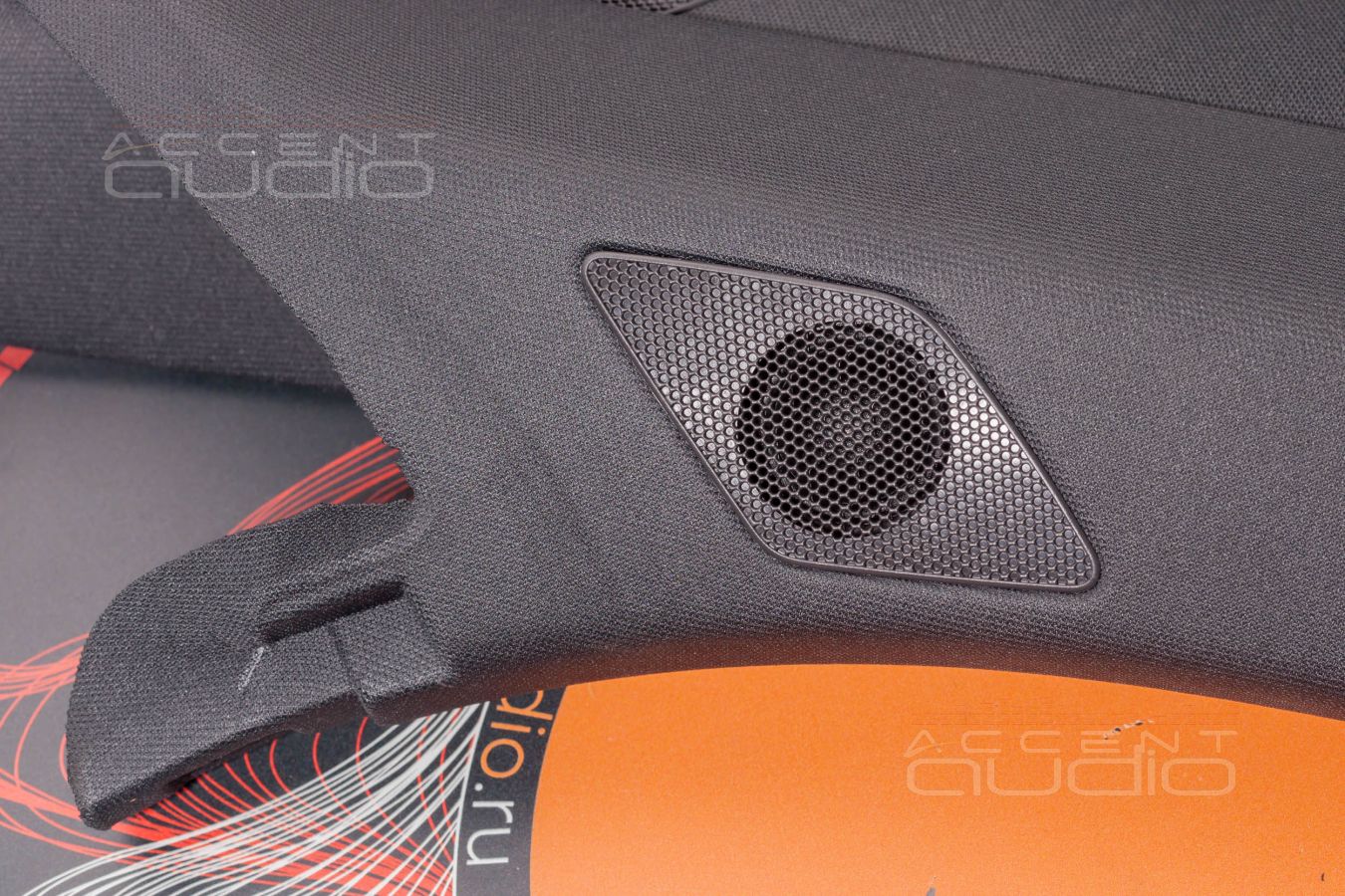 Установка новой акустики в Audi Q3: твитеры Helix C1T штатно !