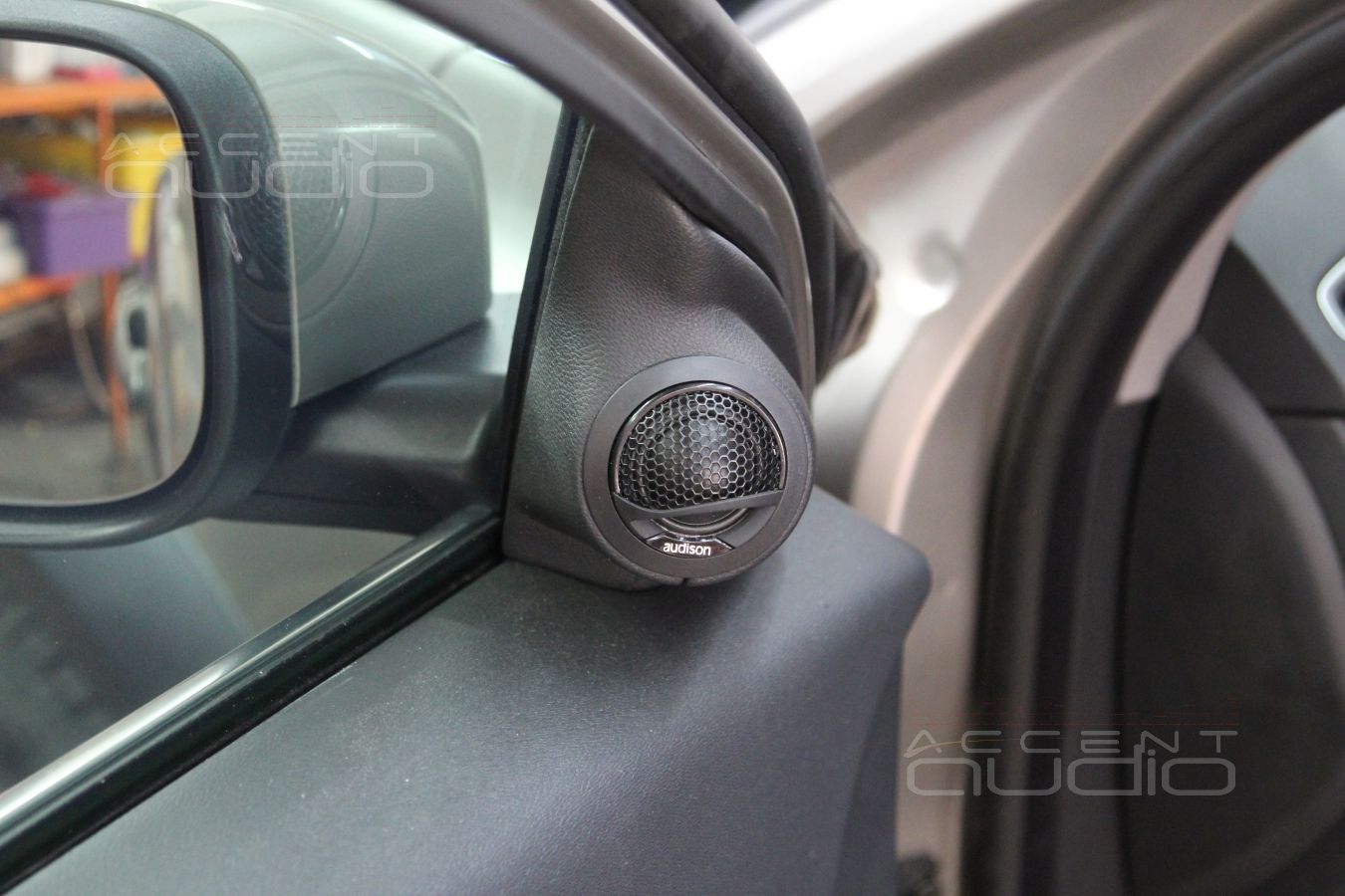 Подиумы под твитеры Audison VOCE AV 1.1 в Volvo XC70