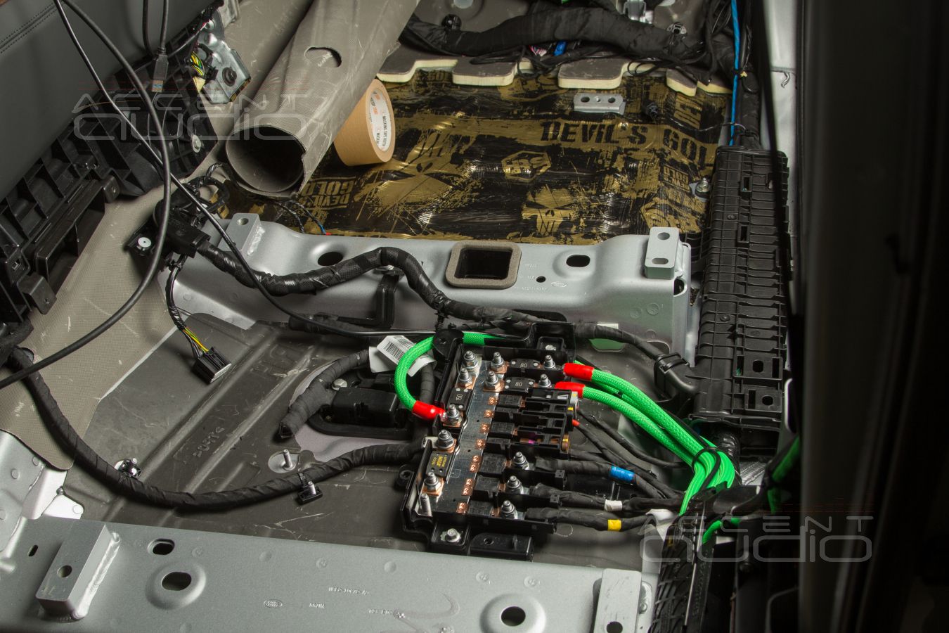 Установка усилителей класса Ultra-HD в новый Range Rover – лучше, чем на заводе !