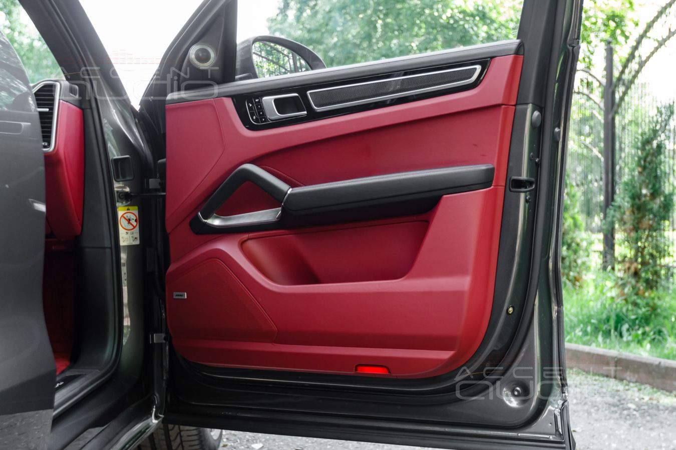 Лучшей машине – лучший мидбас: простая штатная установка Brax ML6P в Porsche Cayenne