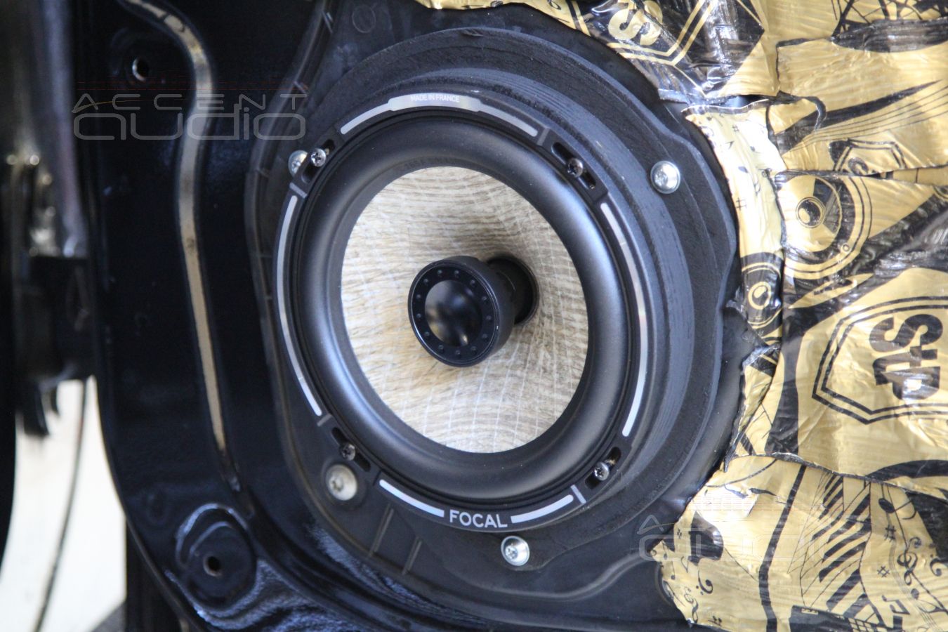 Установка акустики (мидбас и тыл) в Mercedes-Benz GLS