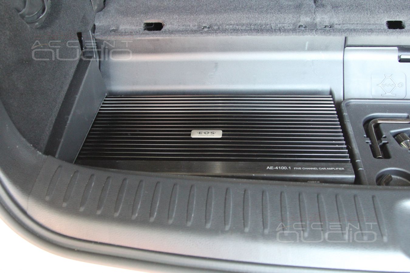 Установка усилителя E.O.S AE-4100.1 SE в Toyota Highlander