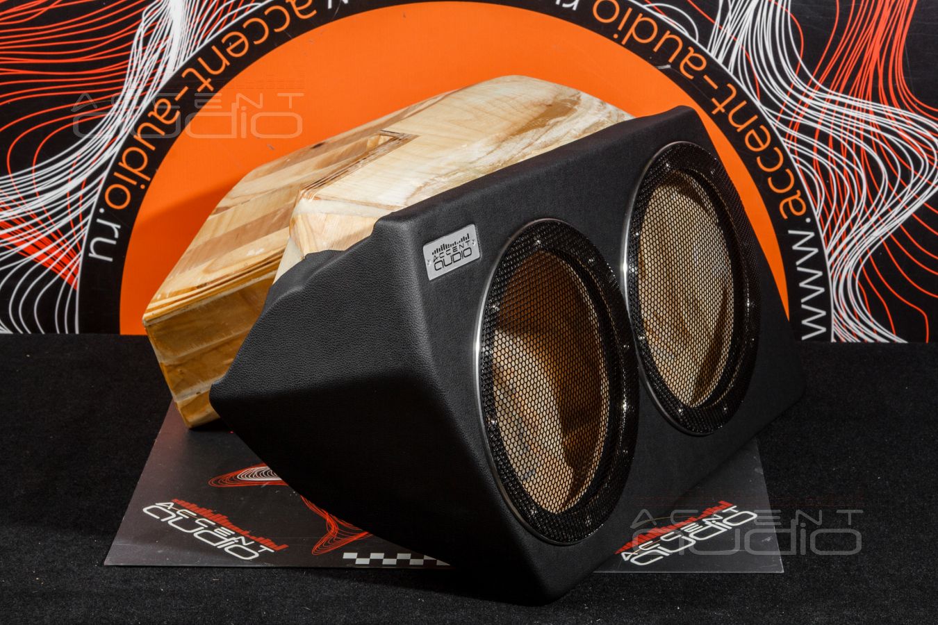 Наша прелесть: сдвоенный сабвуфер-стелс на базе головок Brax ML8SUB для нового Porsche Cayenne