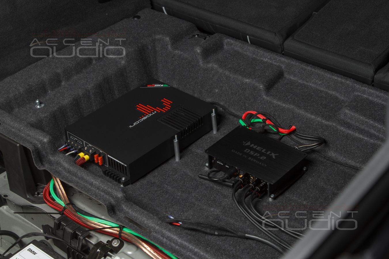Установка усилителей и аудиопроцессора в BMW GT3 – полная интеграция