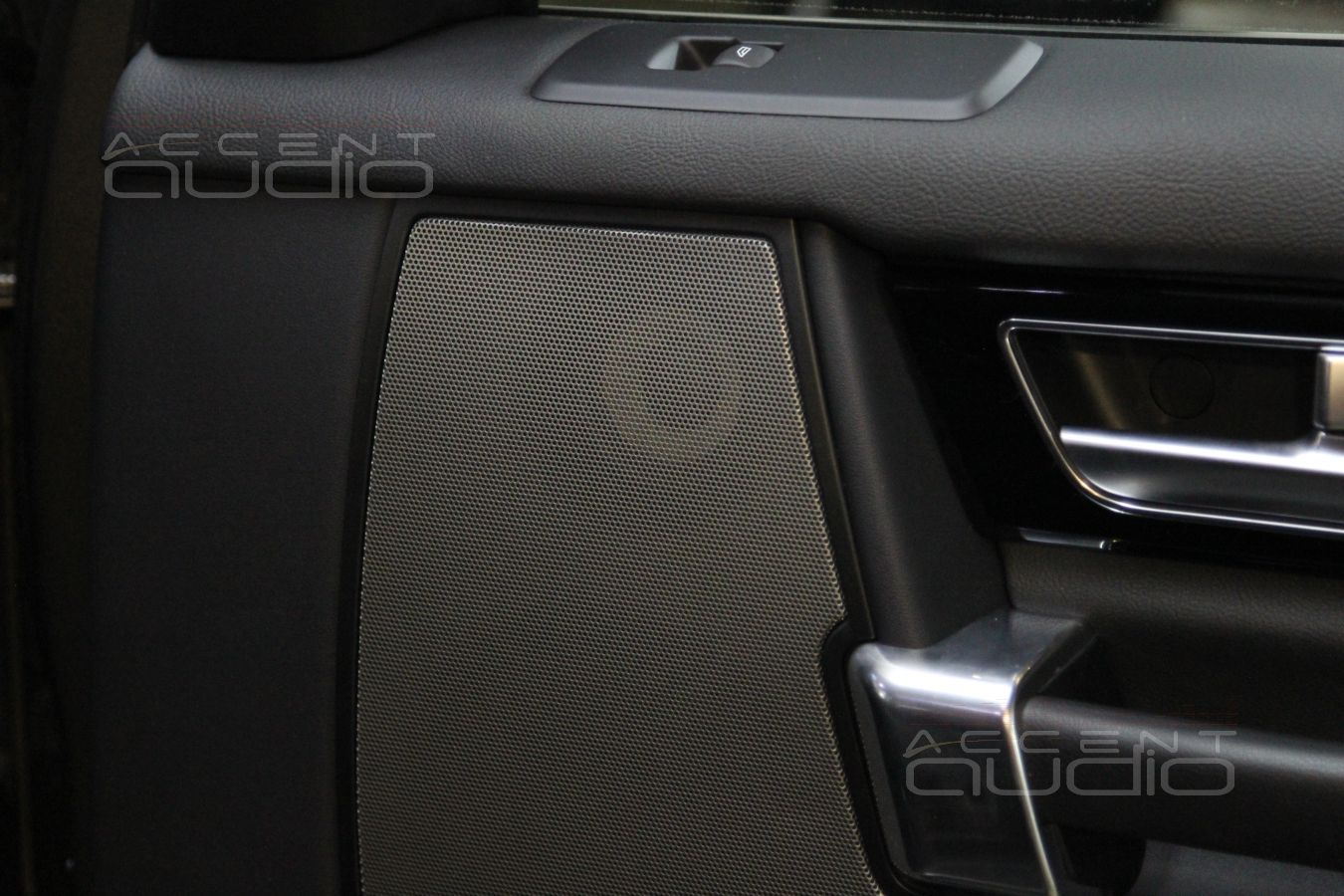 Установка акустики Focal Performance в Range Rover Discovery