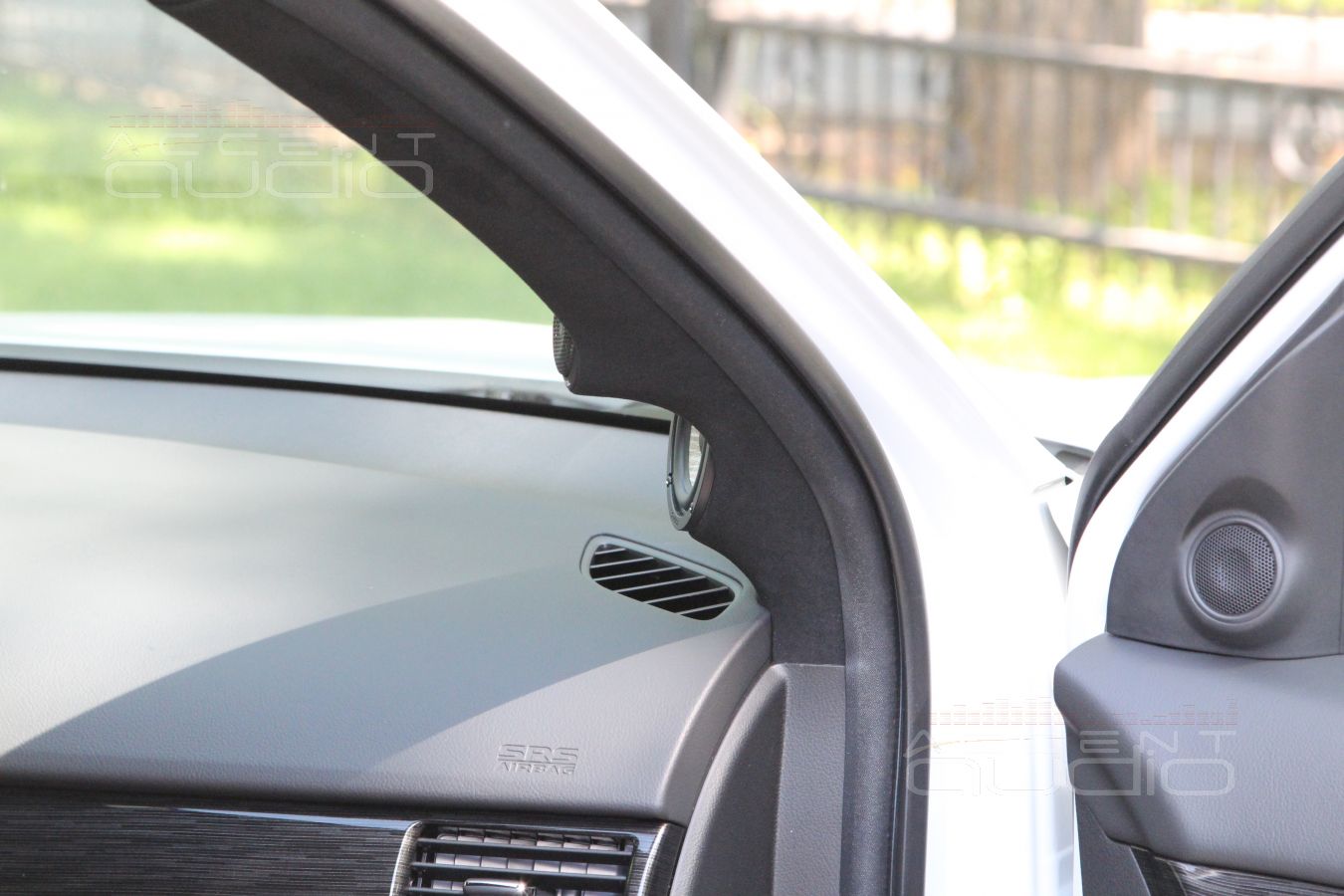 Подиумы под СЧ-ВЧ излучатели в Mitsubishi Outlander 