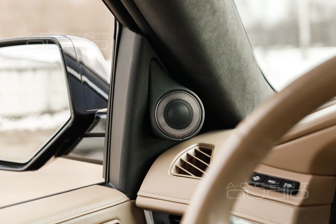 Элегантнее штатного, но штатное размещение новых пищалок Brax ML1 в Cadillac Escalade