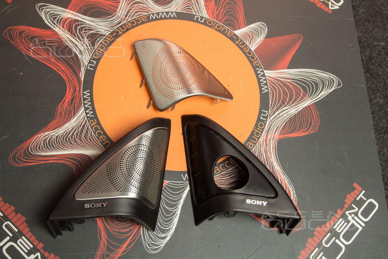 Невидимки: подиумы под твитеры Dego в Exeed