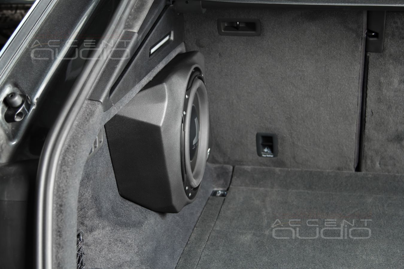 Новое решение: настоящий сабвуфер-стелс для Audi Q8