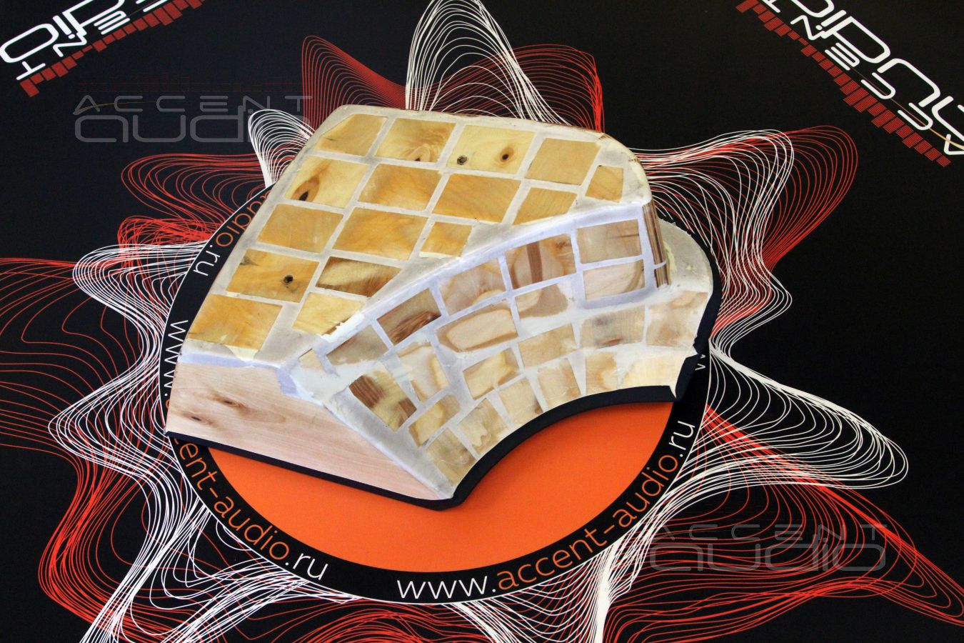 Встроенный сабвуфер-стелс в Honda CRV