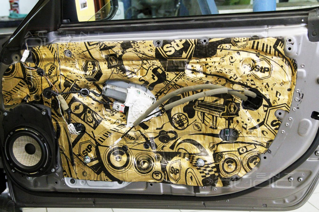 Установка фронтальной акустики – мидбасы Focal Performance PS 165FX