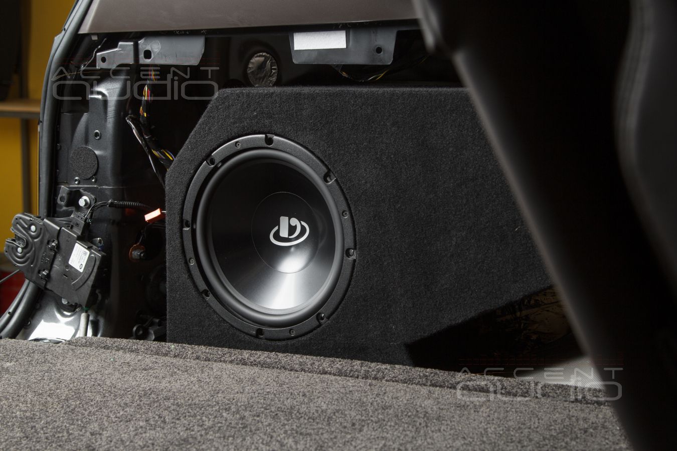 Самый музыкальный бас в Ranger Rover с сабвуфером Dego