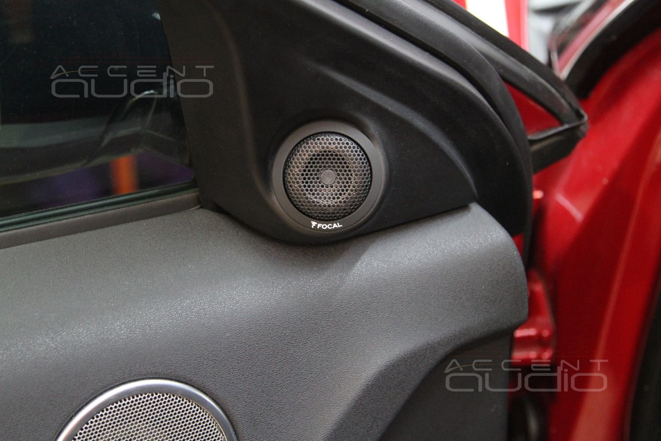 Установка акустики Focal Performance в RangeRover Evoque