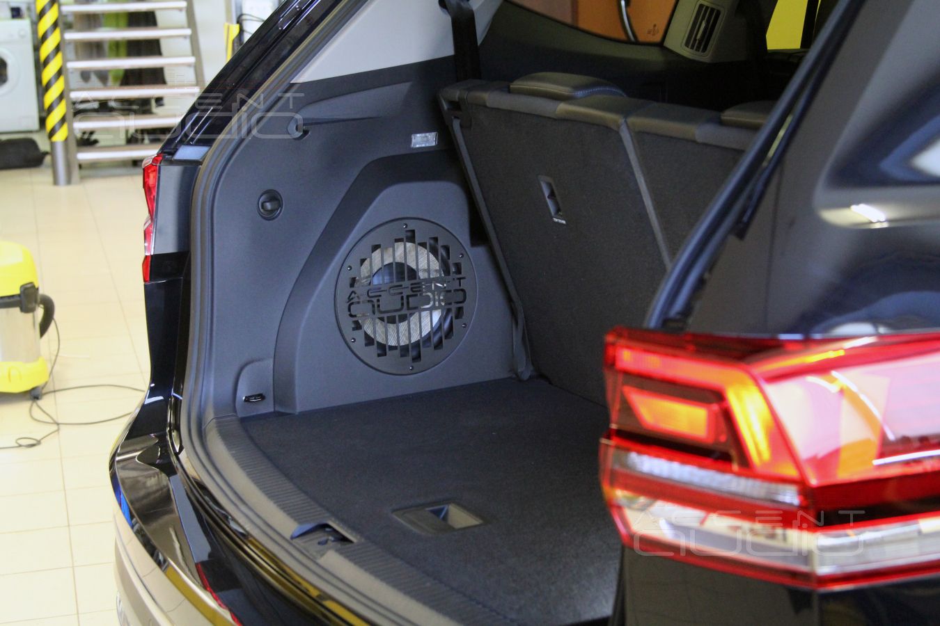 То, чего все ждали: встроенный сабвуфер Accent-Audio для Volkswagen Teramont