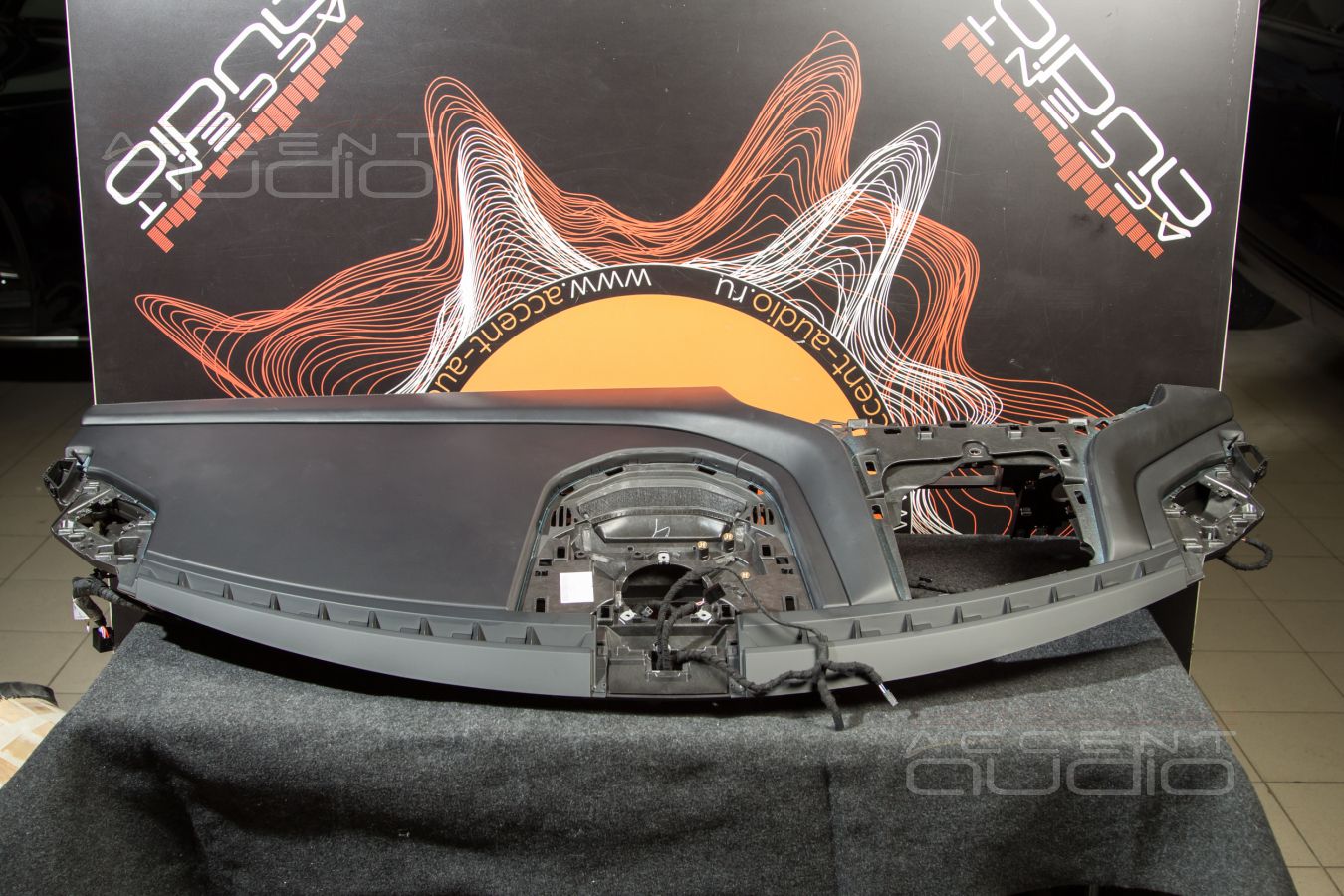 Полная средняя полоса для слушателя: установка среднечастотных Brax ML3 в Porsche Taycan