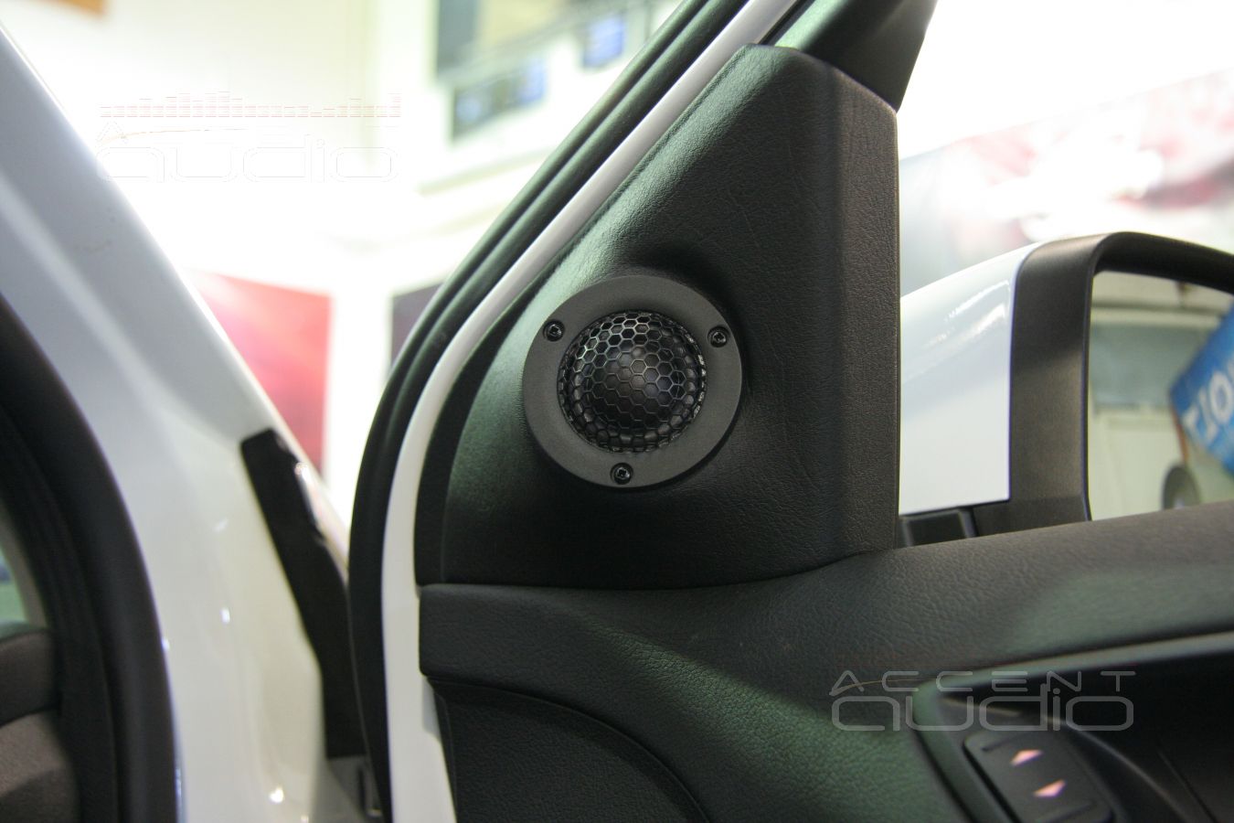 Установка твитеров (пищалок), изготовление подиумов