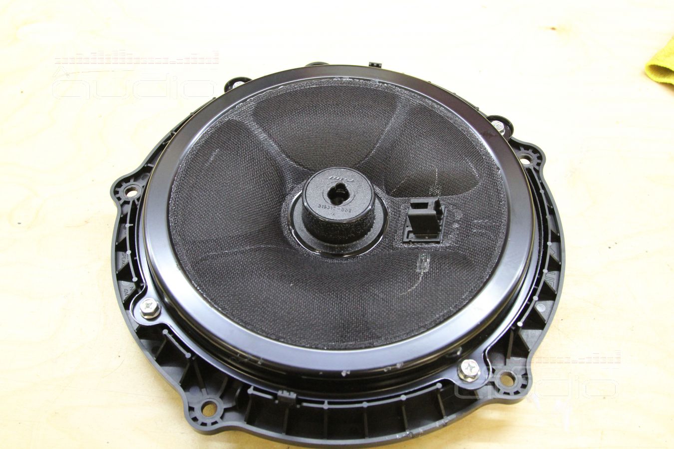 Оригинальное исполнение мидбасов