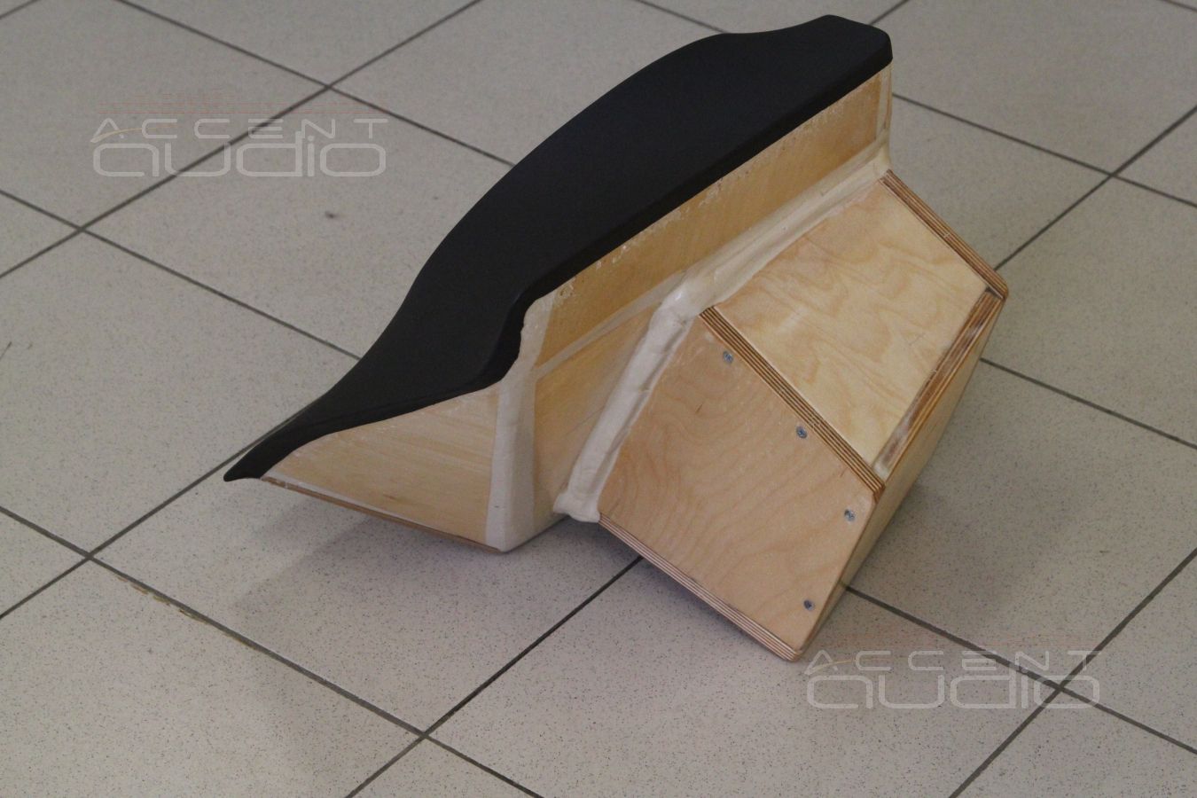 Mercedes-Benz GLE: Сабвуфер-стелс в очередной раз… из дерева