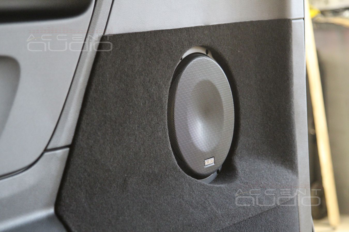 Сабвуфер – штатно !