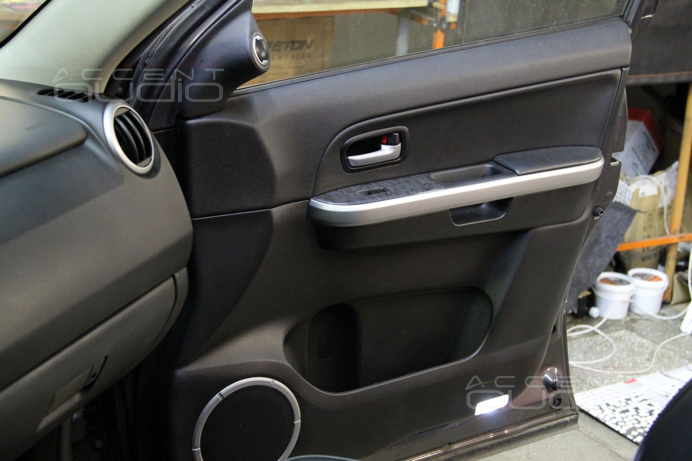 Шумоизоляция дверей и установка акустики в Suzuki Grand Vitara