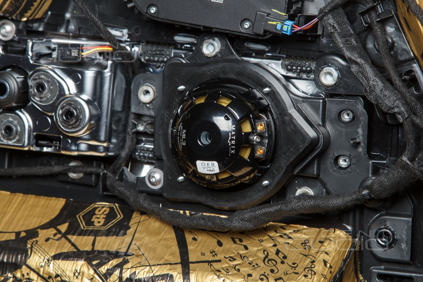 Лучшие среднечастотные динамики Brax ML3 в MB Gelandewagen и их штатная установка