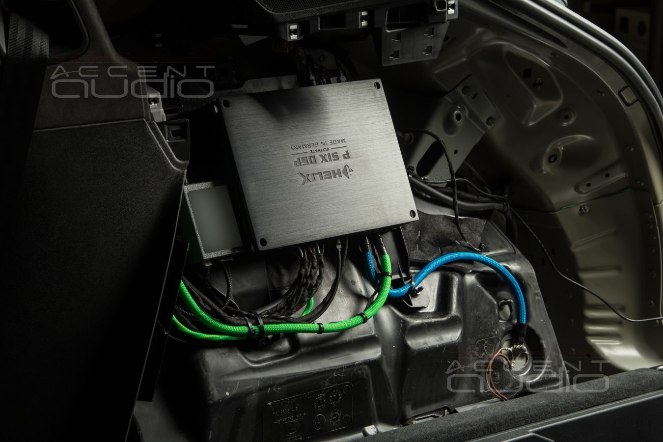 Заводской монтаж усилителей Helix в Porsche Cayenne GT