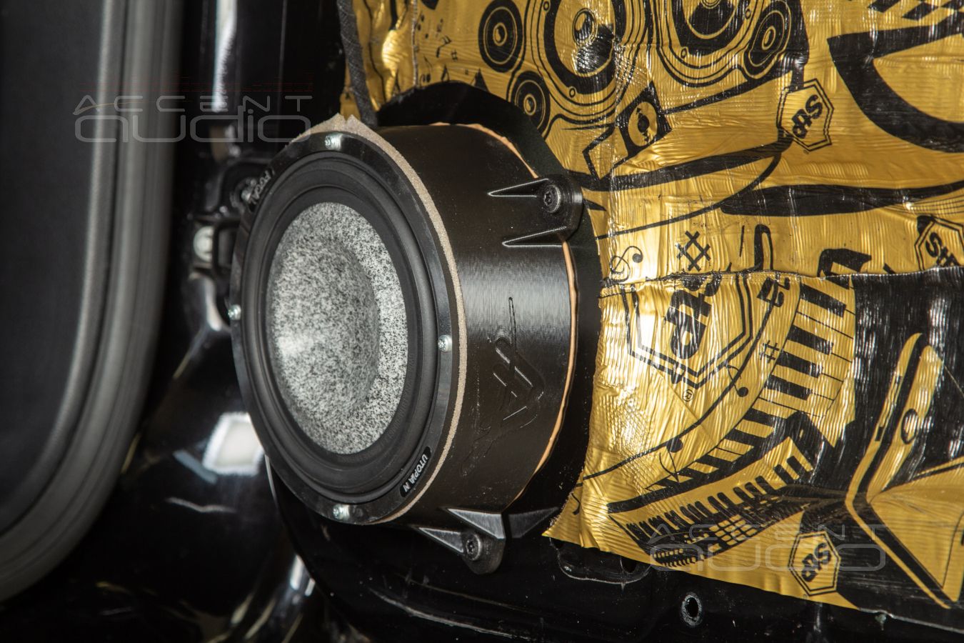 Установка Focal 6WM Woofer Utopia Be M в Mercedes-Benz Gelandewagen