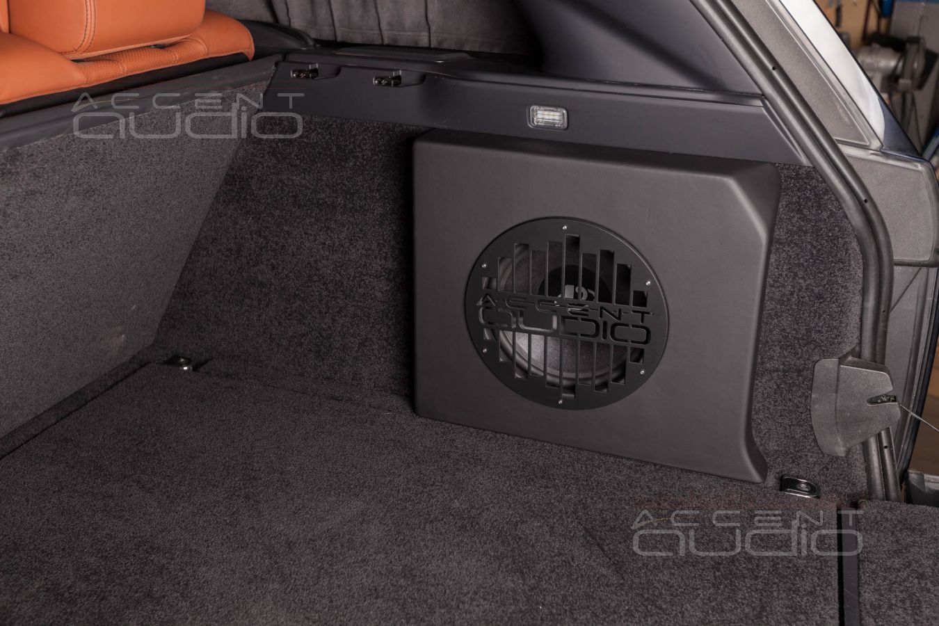 Сабвуфер-стелс c динамиком Dego 10 специально для Range Rover Vogue