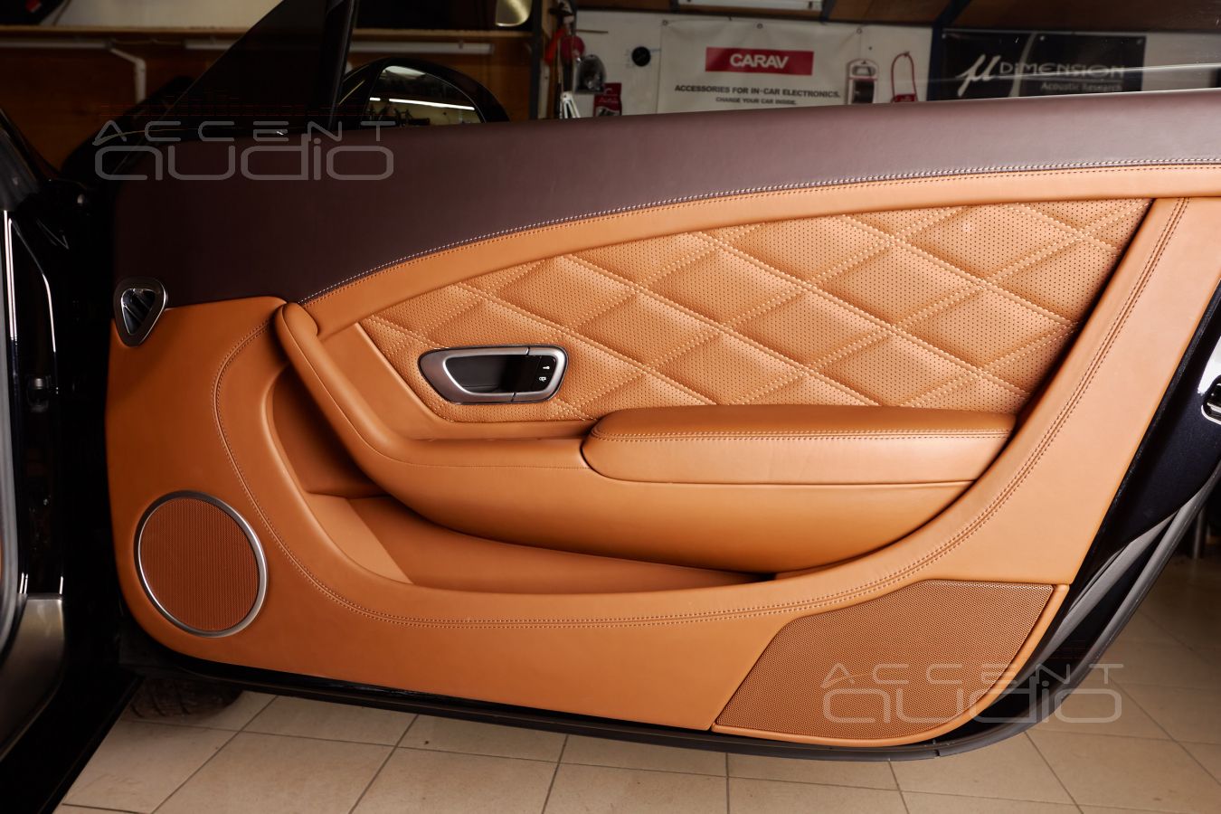 Новая акустика Brax ML6P в дверях Bentley Continental GT.