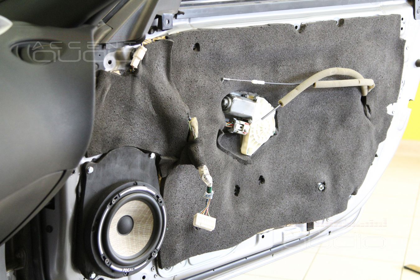 Установка фронтальной акустики – мидбасы Focal Performance PS 165FX