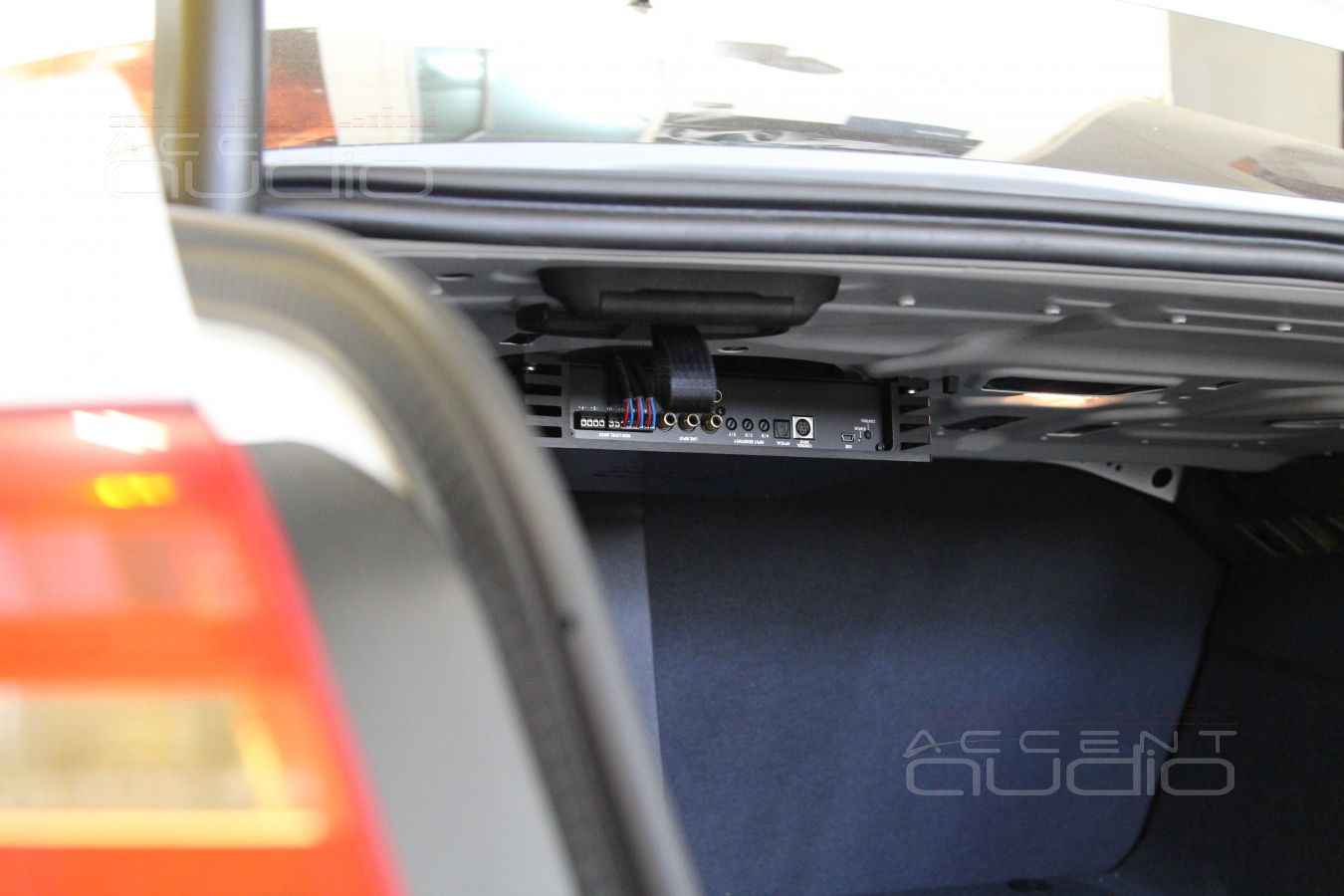 Установка процессорного усилителя Audi A6 2013 года