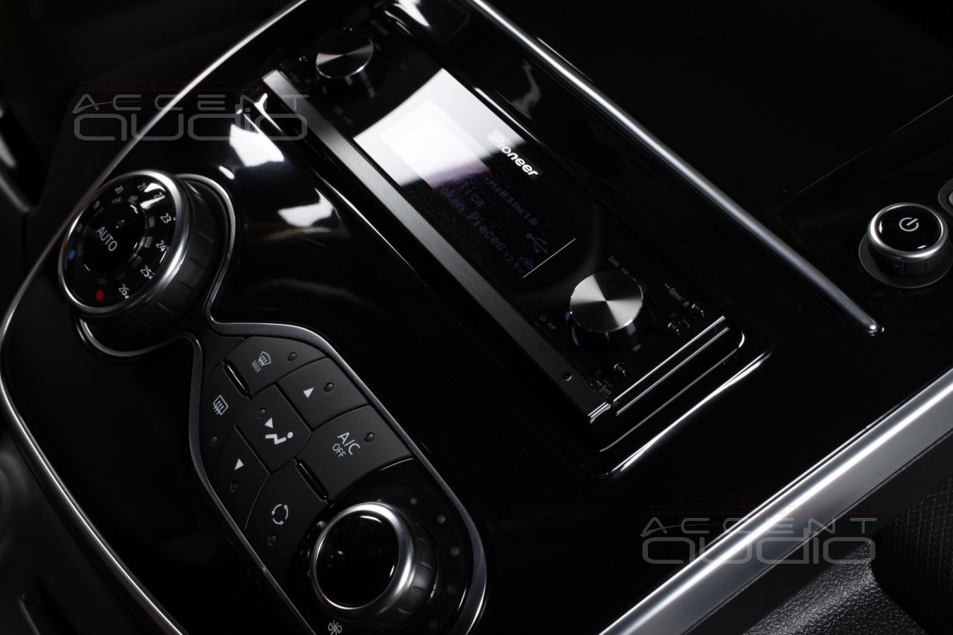 Установка магнитолы Pioneer DEH-P99RS в Renault Clio RS Sport