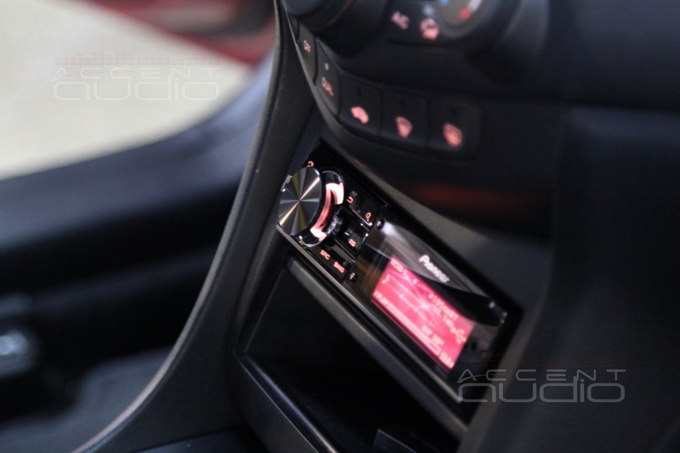 Установка магнитолы Pioneer в Honda Accord 7