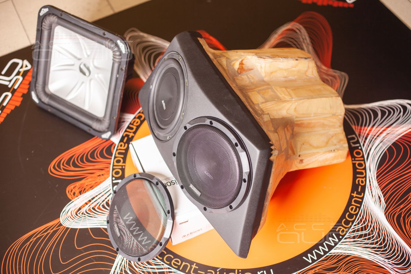 Сдвоенный сабвуфер-стелс для Audi Q8 – оригинальное и лучшее решение