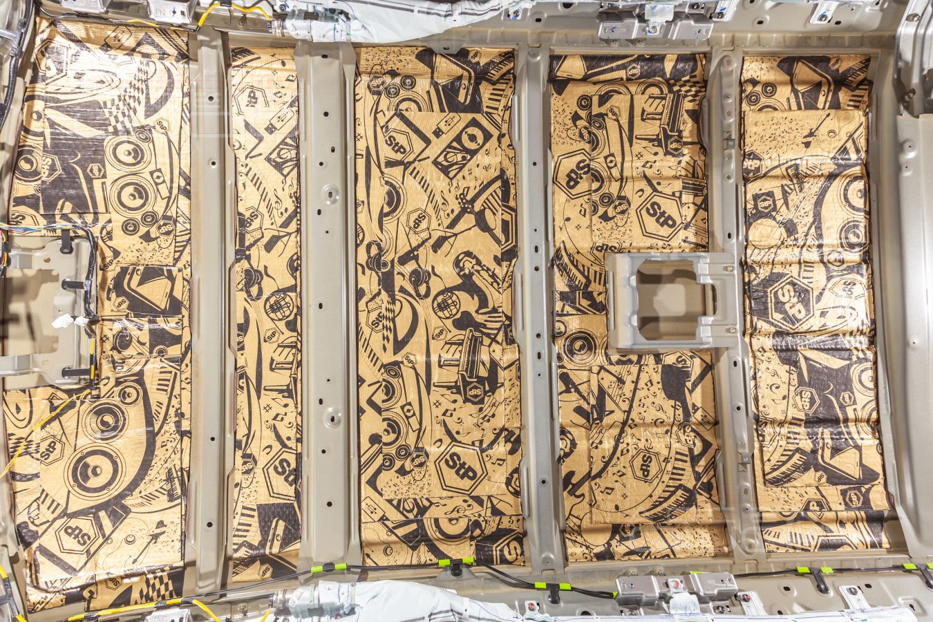 Шумоизоляция – обязательная процедура для Mitsubishi Pajero Sport