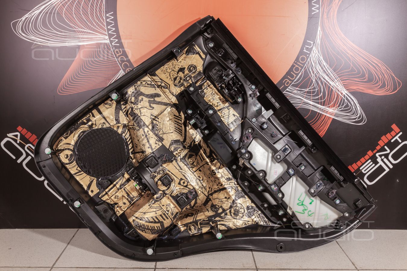 Аудиоподготовка дверей, жесткость и установка акустики Focal Flax в Mitsubishi Pajero Sport