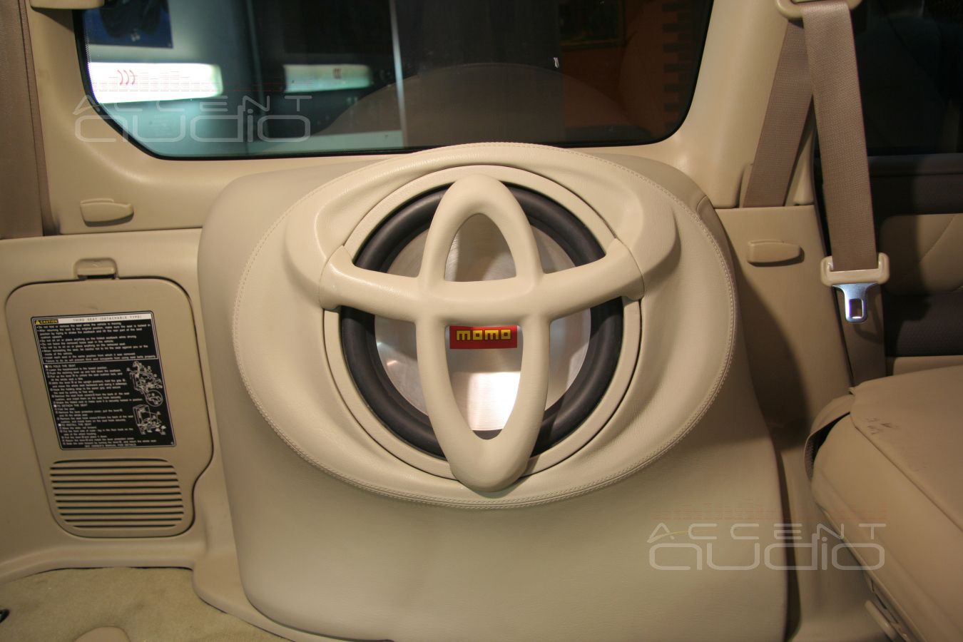 Съемный сабвуфер СТЕЛС в Toyota Land Cruiser 100