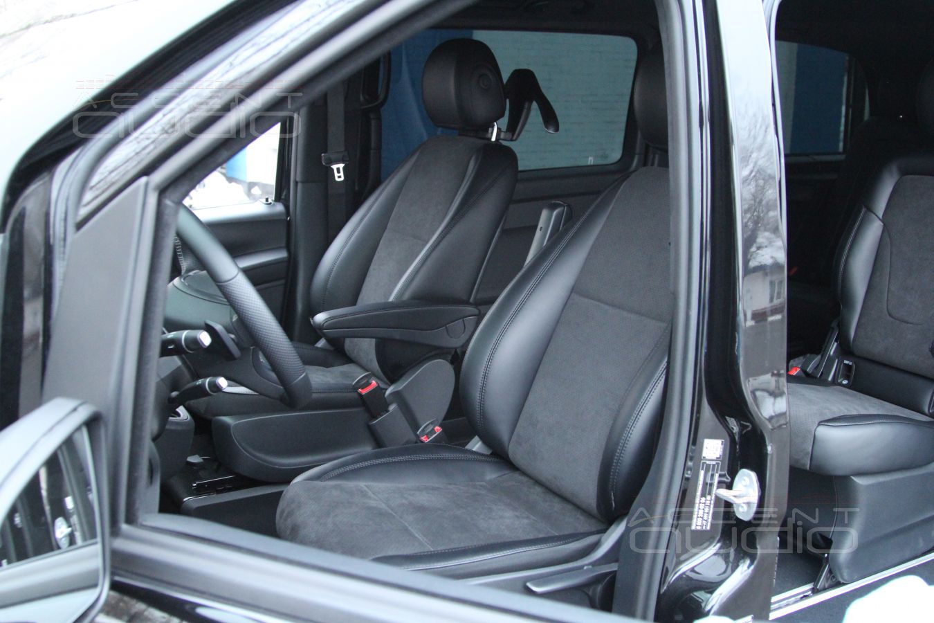 Перетяжка сидений – Alcantara 8230-9002S2