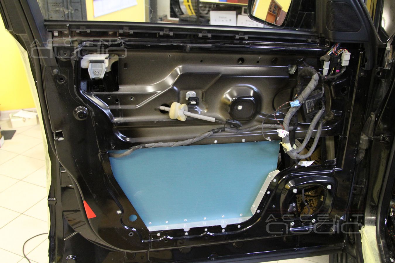 Аудиоподготовка дверей Range Rover Vogue