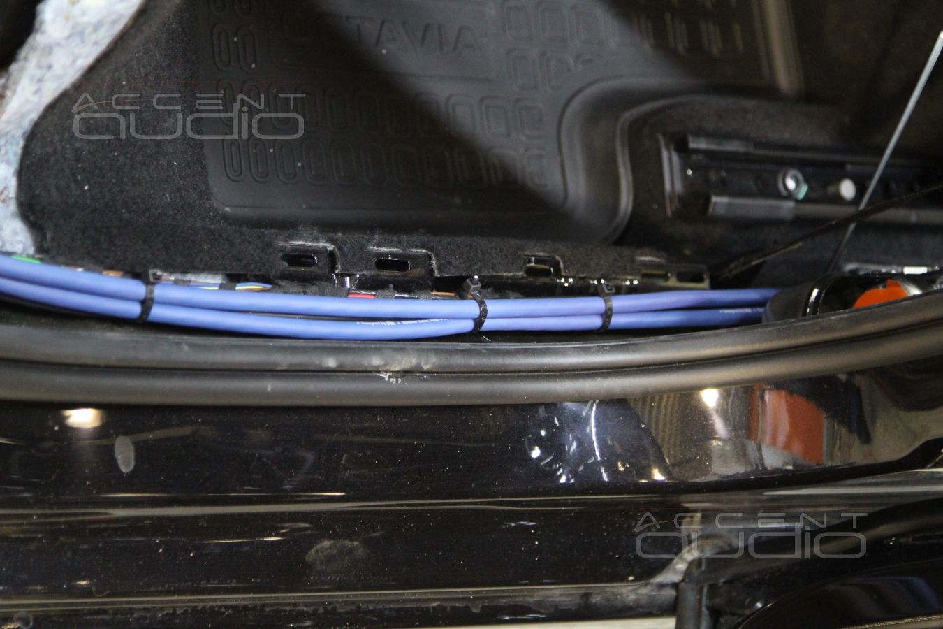 Установка усилителей и процессора в Skoda Octavia 3