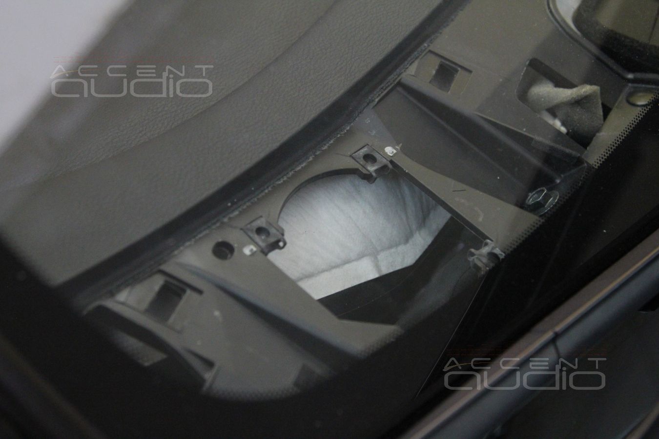 Установка среднечастотных динамиков Focal Utopia Be Midrange 3W2 в Infiniti Q50