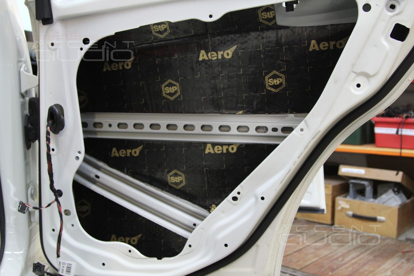 Шумоизоляция дверей Mercedes GLK