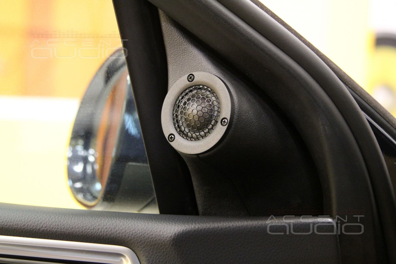 Новая акустика в Porshe Macan - твитеры ScanSpeak