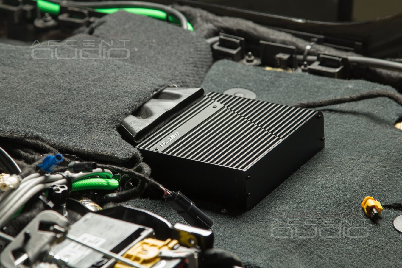 7 каналов усиления и процессинга: монтаж немецких усилителей в американскую машину
