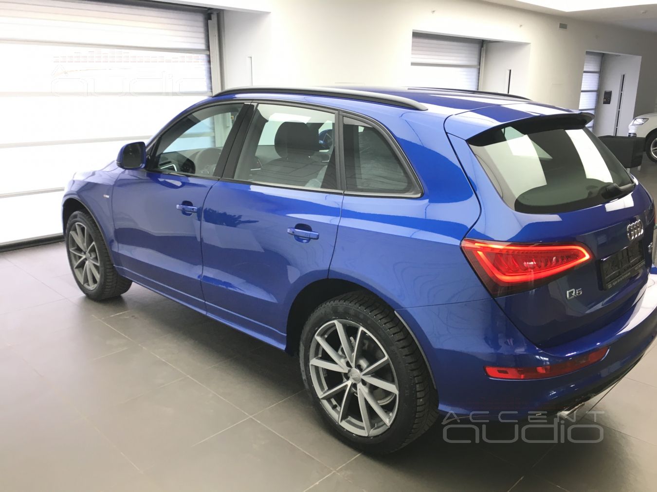 Alpine X701D-A в Audi Q5