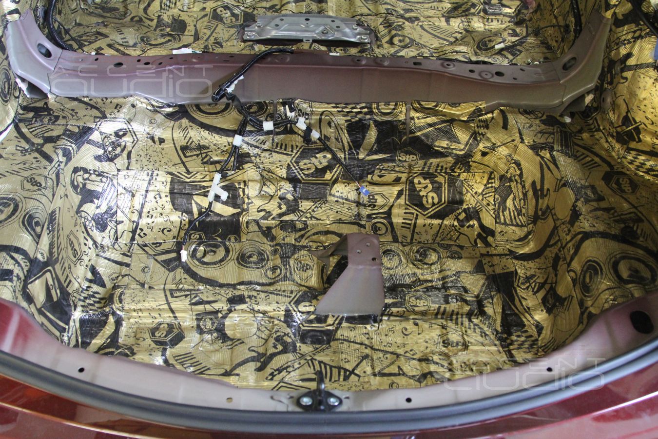 Скрытая установка усилителя Helix Psix и шумоизоляция Toyota Rav4