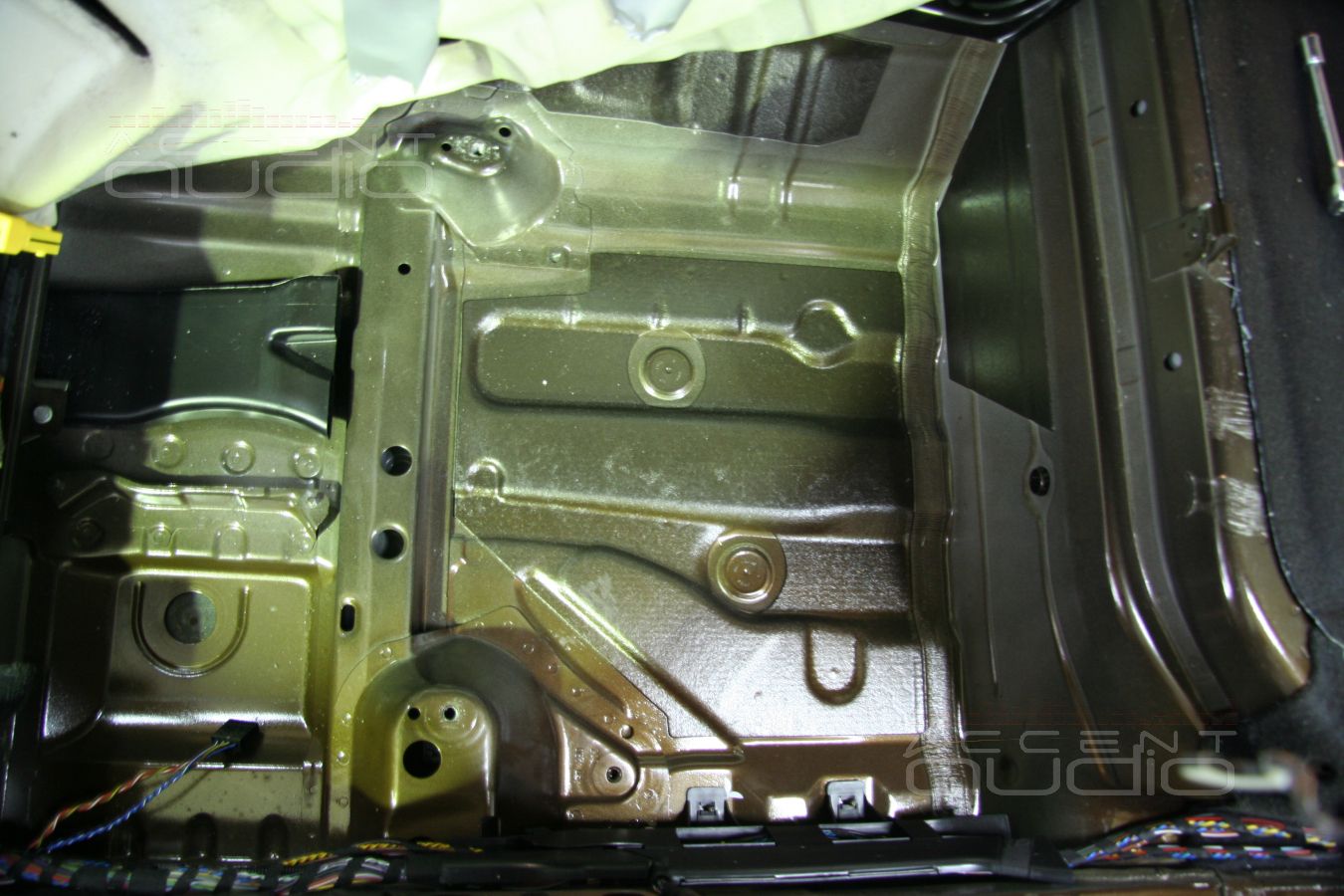 Ненапольные мидбасы Eton в штатных местах BMW X1