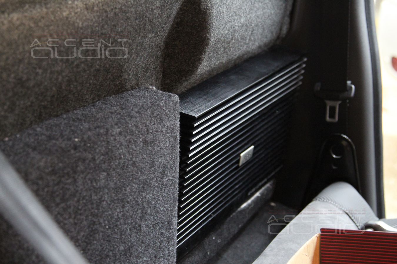 Update: сабвуфер Alpine Type-R SWR-T10 встроенный в Amarok