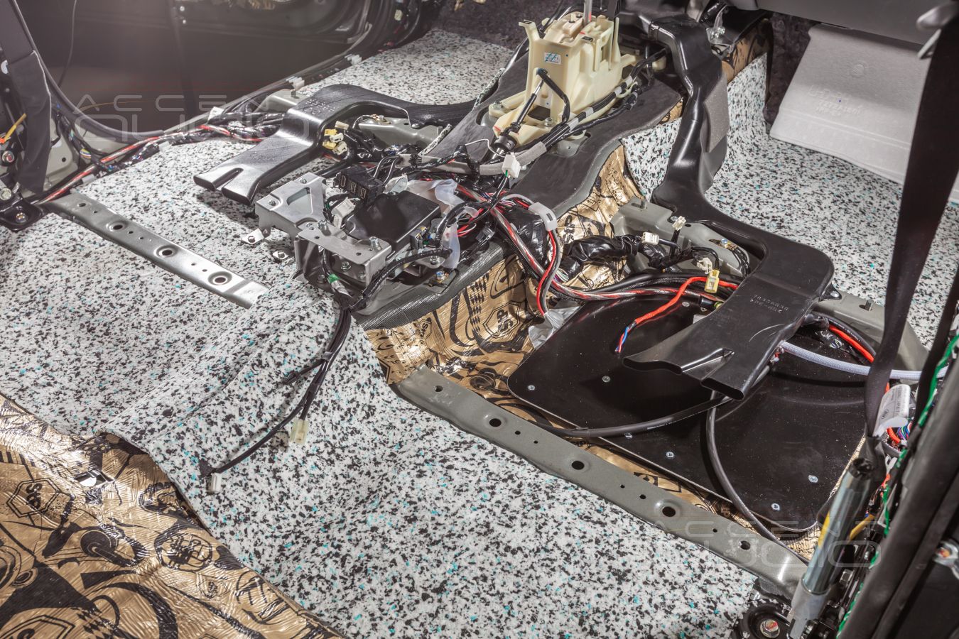 Установка усилителей Mosconi в Mitsubishi Pajero Sport